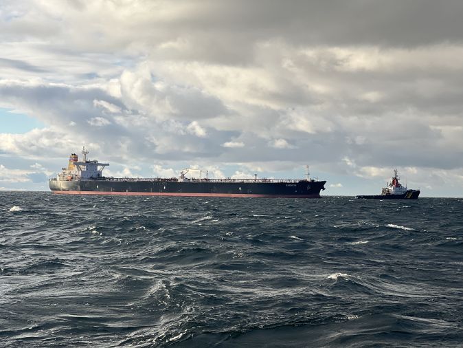 Collision en mer du Nord: le pétrolier au mouillage au moment du choc, fuite signalée 