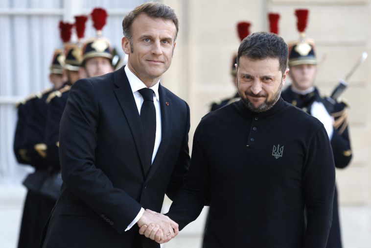 Ukraine: Macron annonce une nouvelle aide militaire française de deux milliards d'euros
