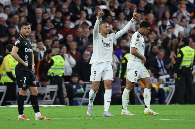 Espagne: un doublé de Mbappé permet au Real de recoller au Barça