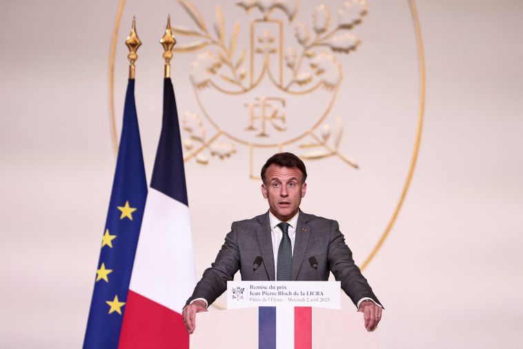 Ukraine: Macron appelle à des \