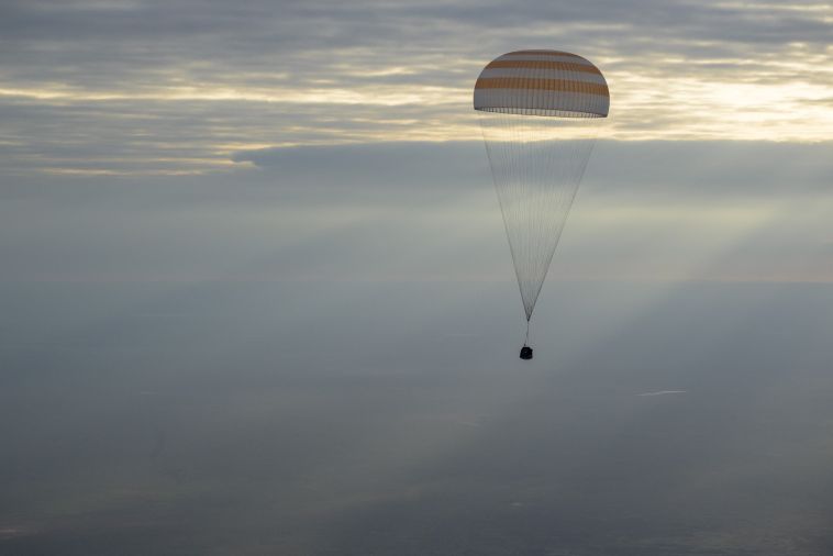 Le jour de ses 70 ans, un astronaute américain de retour sur Terre avec deux cosmonautes russes