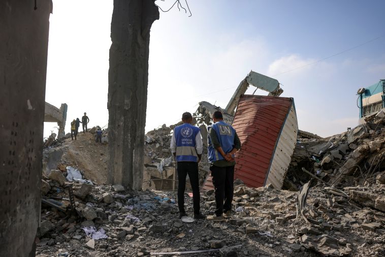 Gaza: neuf camions d'aide autorisés lundi, «une goutte d'eau dans l'océan»
