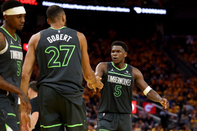 Play-offs NBA: Boston rebondit à New York, Minnesota prend la main