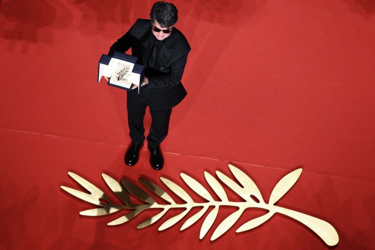 Palme d’or: retour sans encombre à Téhéran pour Panahi, acclamé par ses soutiens