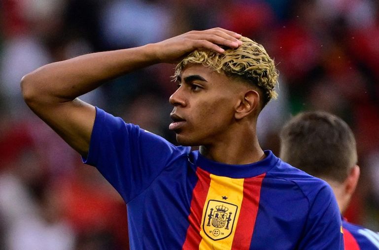 Le footballeur Lamine Yamal dans la tourmente pour avoir embauché des artistes nains pour ses 18 ans