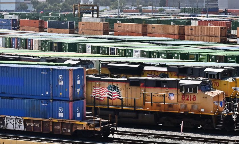 Droits de douane: 88 opérateurs suspendent leurs services postaux avec les Etats-Unis