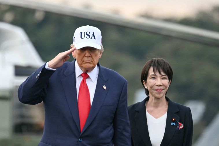 Quand le Japon s'efforce de séduire Trump en visite à Tokyo