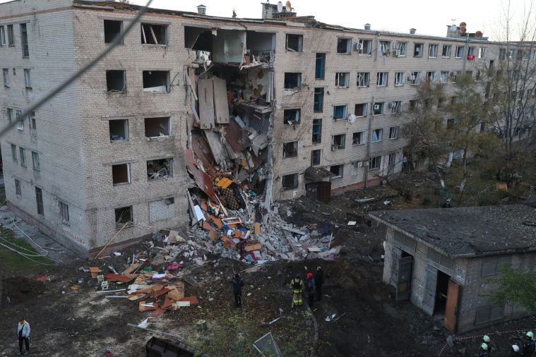 Nouvelle nuit d'attaques aériennes massives en Ukraine et en Russie