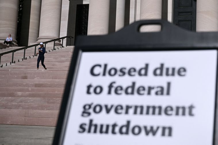 Paralysie budgétaire: les États-Unis redoutent la pagaille dans les aéroports 