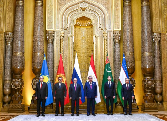 Après Poutine et Xi, Trump rencontre les dirigeants d'Asie centrale