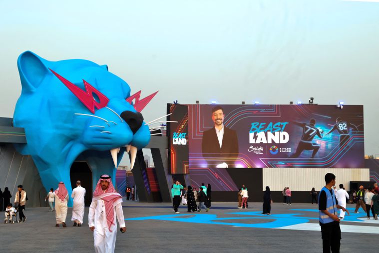 La superstar de YouTube MrBeast ouvre un parc d'attraction éphémère en Arabie saoudite