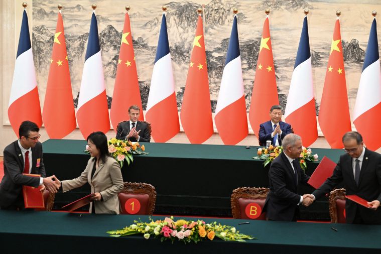 Macron presse Xi d’agir pour la paix en Ukraine