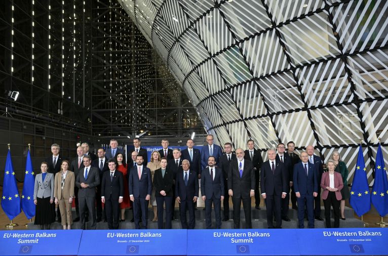 Aide à l'Ukraine: les dirigeants de l'UE sommés de trouver une solution