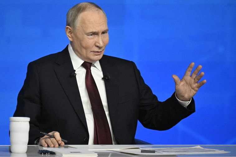Poutine s'entretient avec les dirigeants israélien et iranien pour tenter de réduire les tensions
