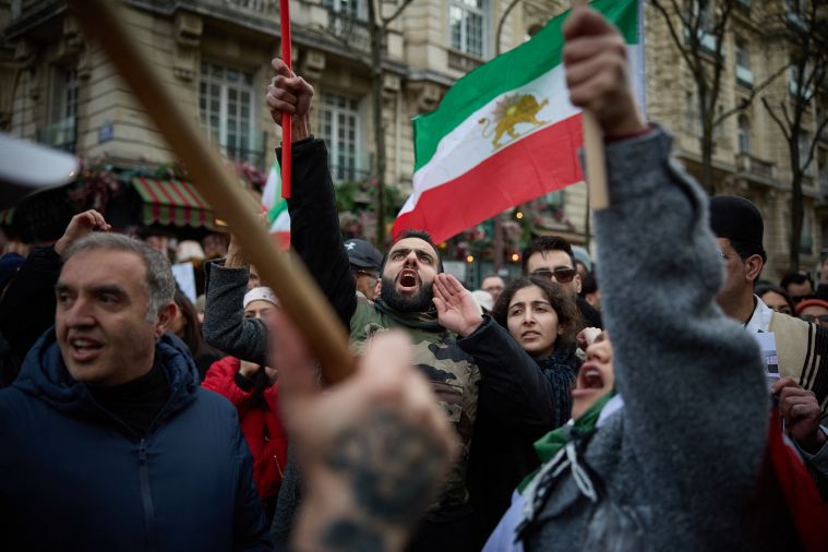 Trump et l’Iran naviguent entre menaces et négociations