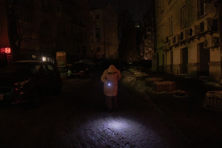 Ukraine : 600.000 personnes ont quitté Kiev, privée de chauffage et d'électricité par les frappes russes