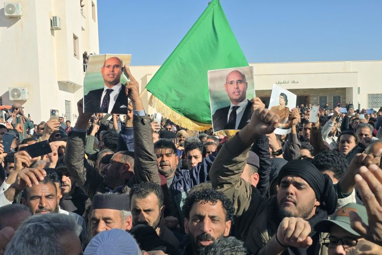 Libye: Seif al-Islam Kadhafi inhumé en présence de milliers de partisans