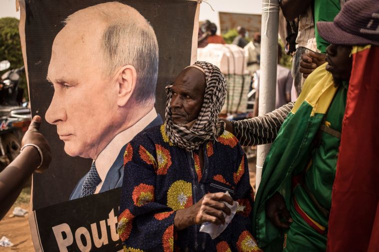 Afrique occidentale: Macron en tournée en pleine compétition stratégique