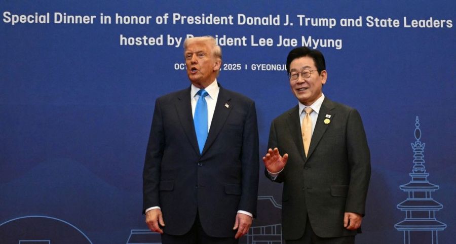 De la poignée de main à la poignée d’accords : Trump refait le monde du commerce en Asie