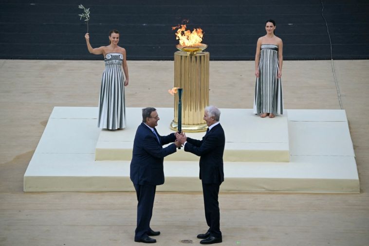 JO-2026: la flamme des Jeux d'hiver remise aux organisateurs de Milan-Cortina
