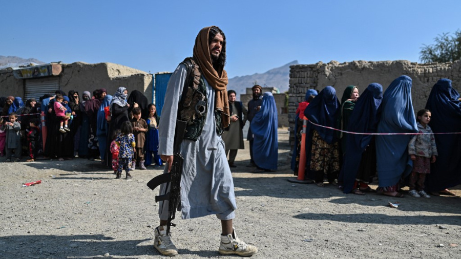 Les talibans interdisent aux télés «les séries à l'eau de rose avec des femmes»