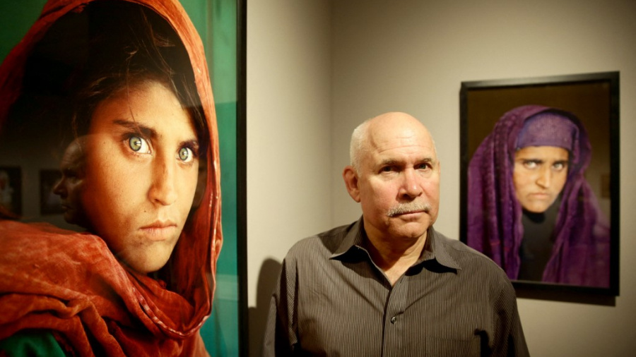 La célèbre «Afghane aux yeux verts» du National Geographic réfugiée en Italie