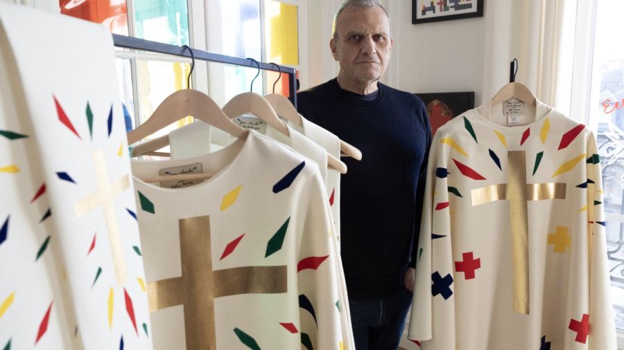 Castelbajac réinvente les tenues liturgiques de Notre-Dame