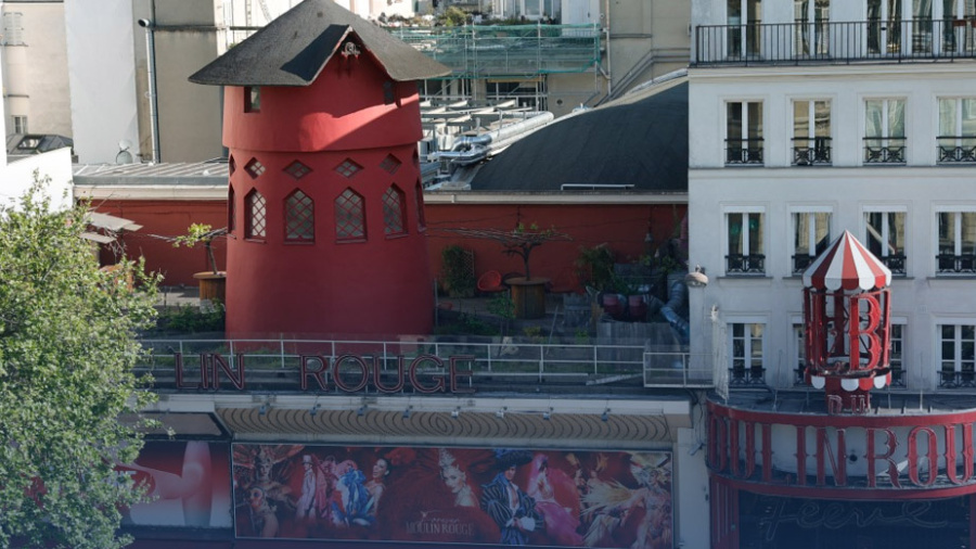 Le Moulin Rouge perd ses ailes mais reste ouvert
