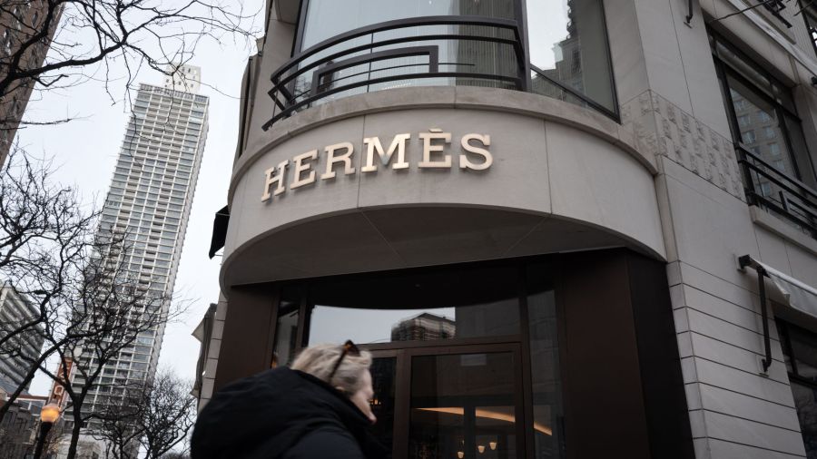 Hermès inaugure sa 24e maroquinerie en Charente, où 260 artisans font vivre le luxe à la française