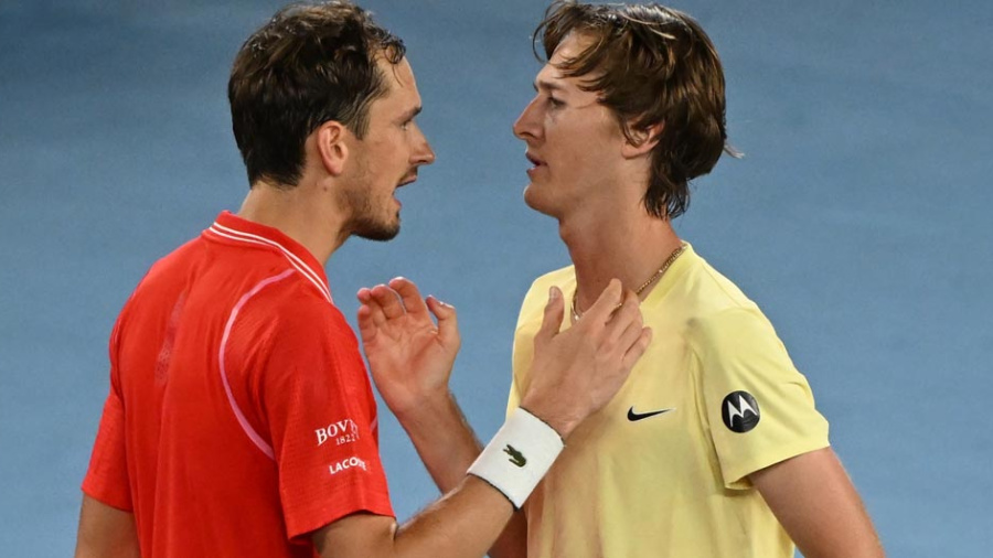 Medvedev s'en va, Tsitsipas et Sinner se retrouvent