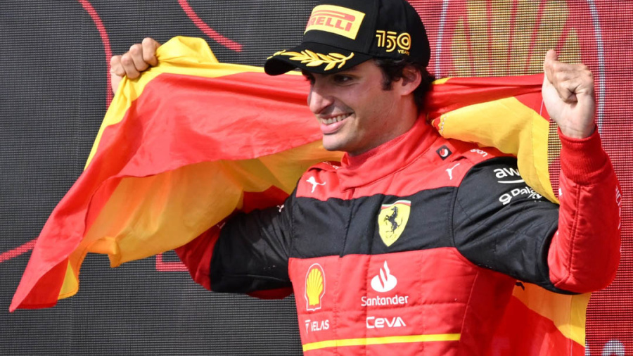 Carlos Sainz s'impose en Grande-Bretagne