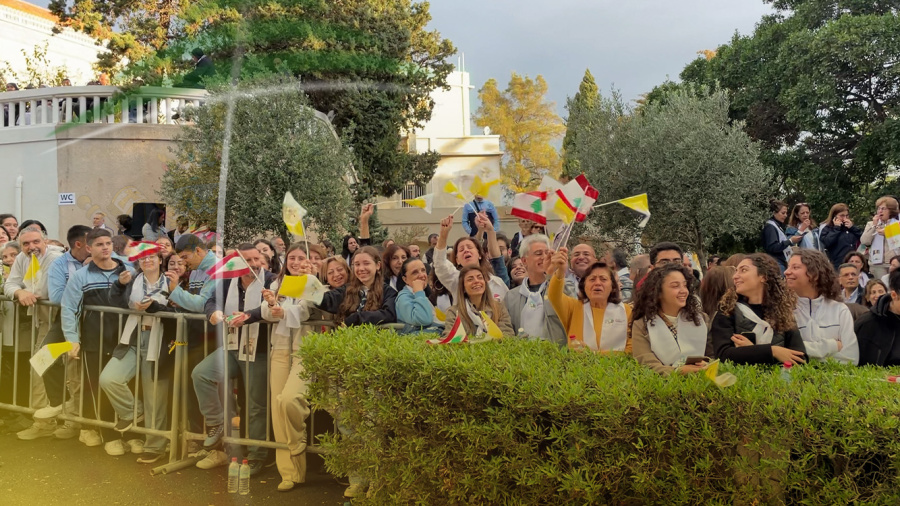 Jal El Dib en attente : le Pape Léon XIV arrive à l’Hôpital de la Croix