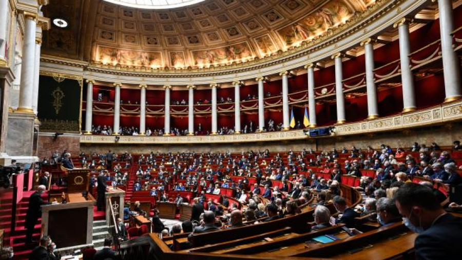 Législatives françaises: trois groupes dans les startingblocks