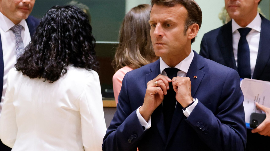 Macron veut des compromis, l'opposition refuse