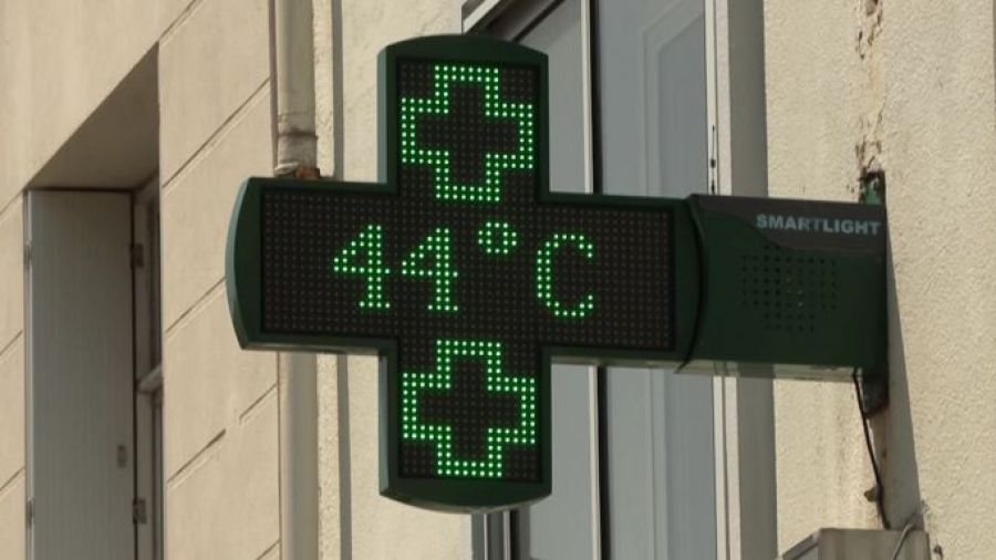 France: canicule et incendies se déplacent vers l'Est