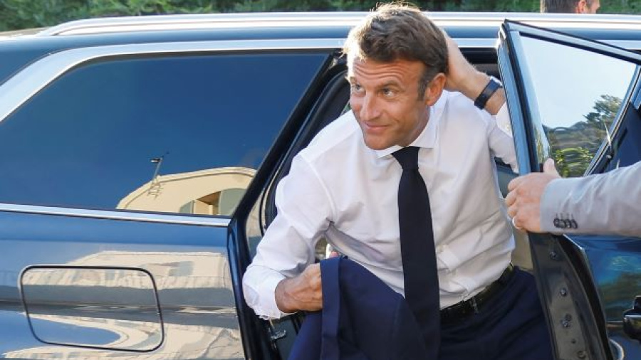 Macron à Alger pour sauver les relations franco-algériennes