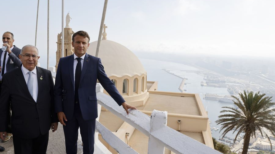 Macron conclut son opération de charme en Algérie
