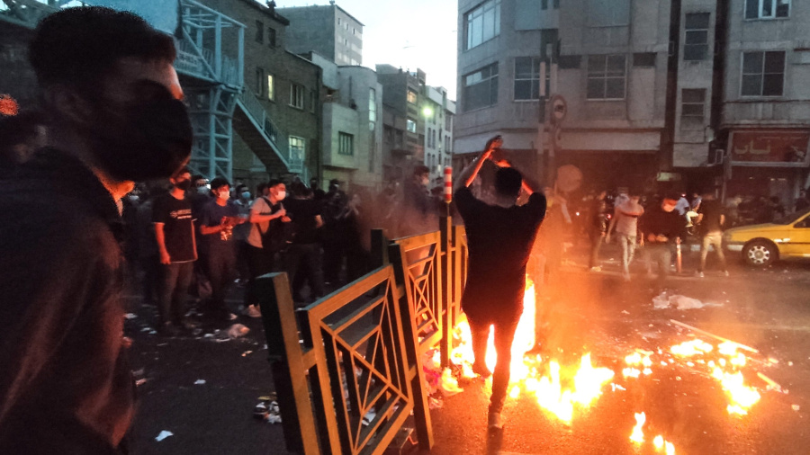 Manifestations: l'Iran face à un défi sans précédent