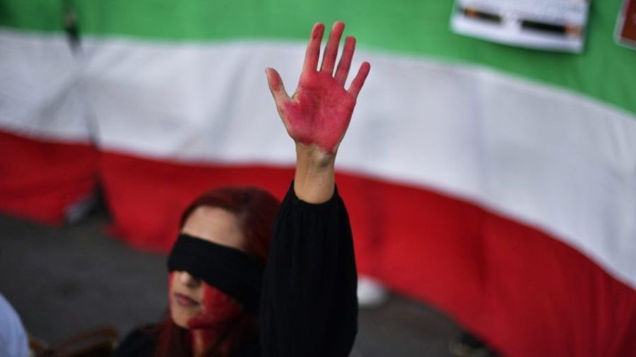 Deux Iraniens pendus pour «profanation»