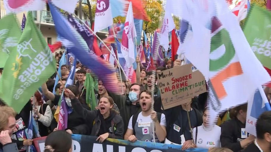 La gauche bat le pavé parisien