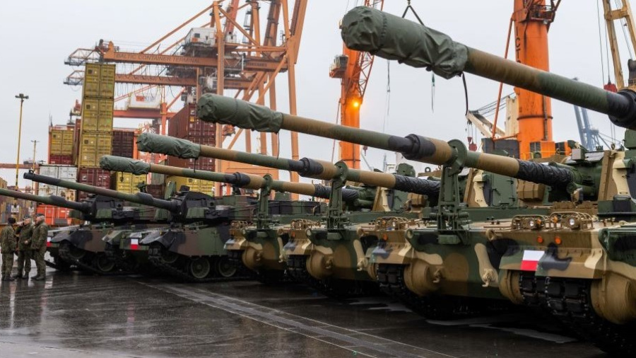 La Pologne se gave d'armes