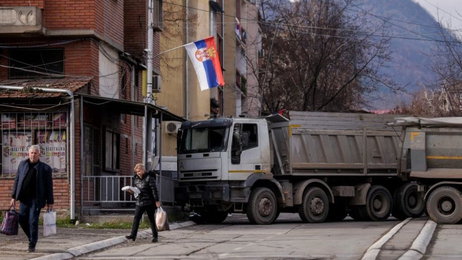 Kosovo: la minorité serbe lève ses barrages routiers