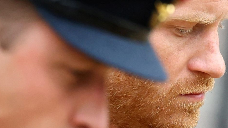 Mémoires: le prince Harry passe à la défensive