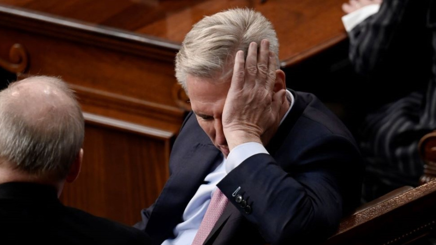 Congrès US: Kevin McCarthy réussit son baptême du feu