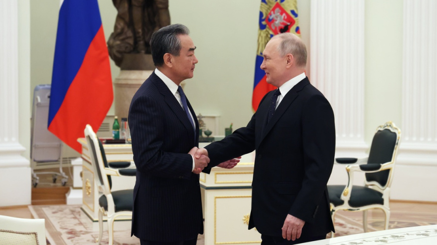 A Moscou, la Chine présente son «plan de paix»
