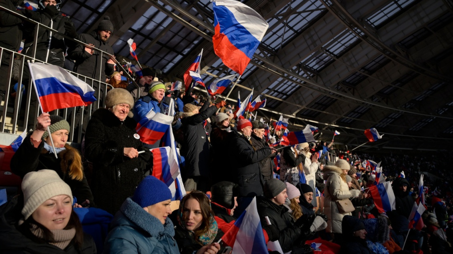 A Moscou, Poutine acclamé comme une star
