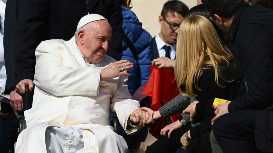 Le pape hospitalisé pour une infection respiratoire