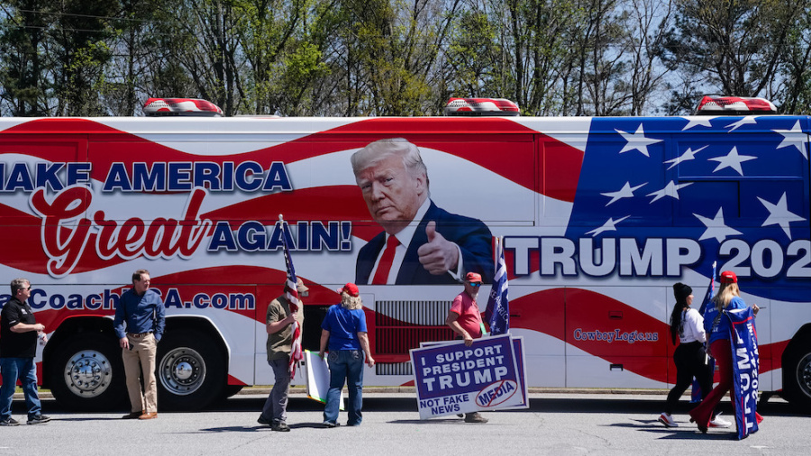 Trump inculpé, incertitude sur la présidentielle américaine