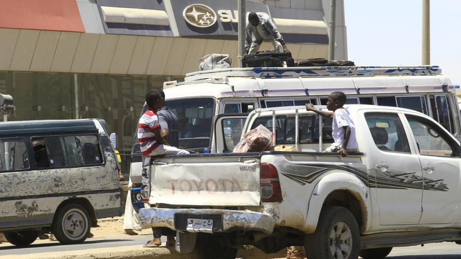 A Khartoum, les combats ne faiblissent pas