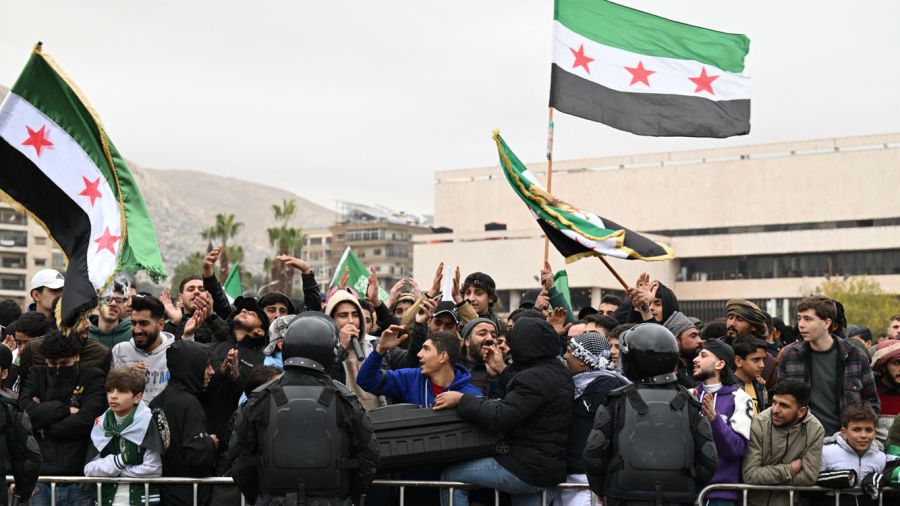 Damas : les Syriens célèbrent une nouvelle ère